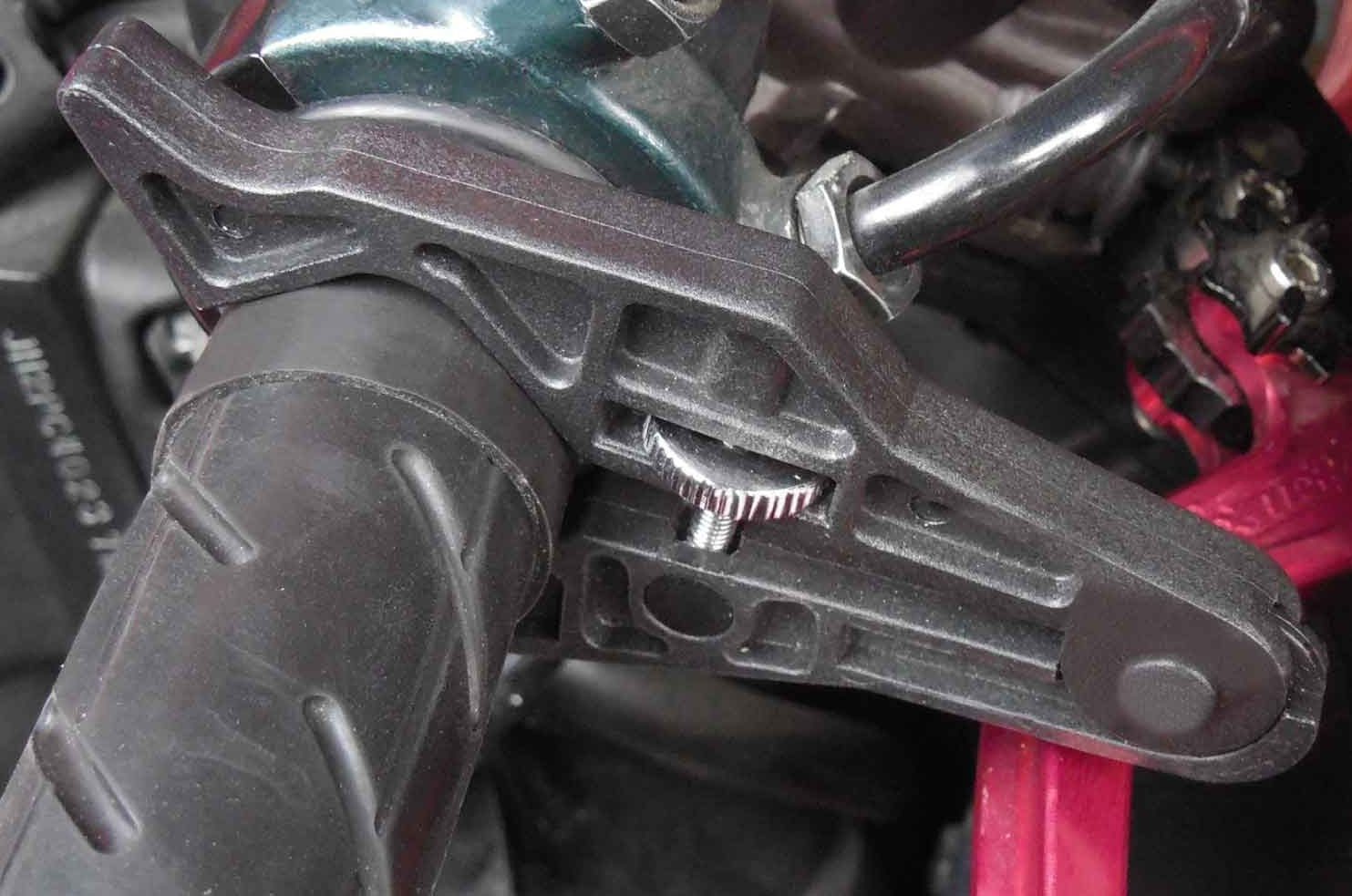 Throttle lock on motorcycle handlebar 